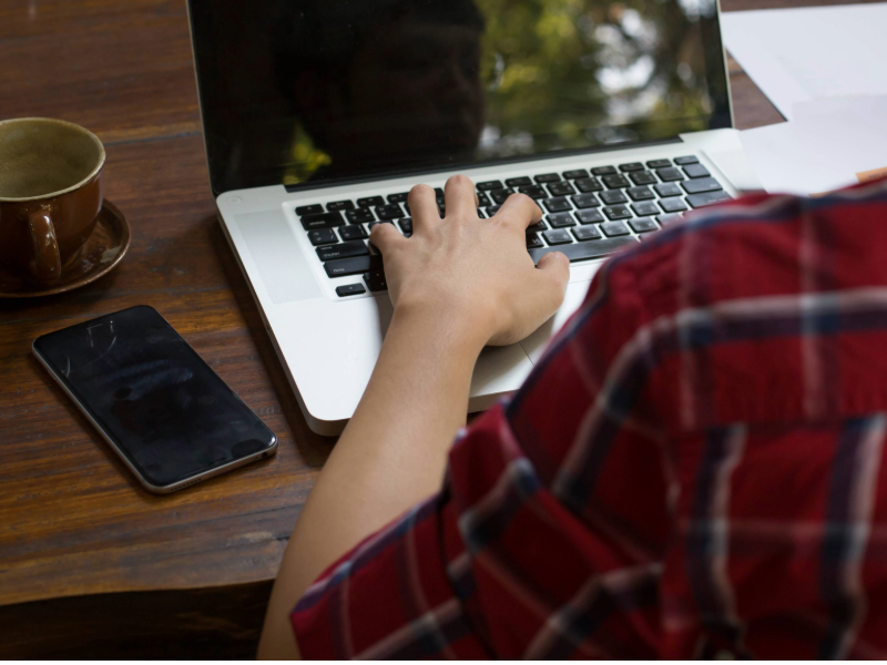 business-man-working-in-outdoor-using-laptop-2025-10-16-10-04-37-utc